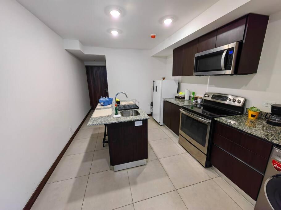1102 Torre Los Yoses Hermoso Apartamento En Barrio Escalante Sin Parqueo San José Esterno foto
