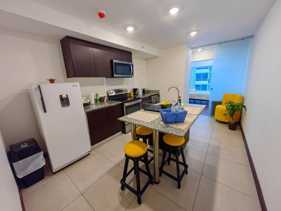 1102 Torre Los Yoses Hermoso Apartamento En Barrio Escalante Sin Parqueo San José Esterno foto