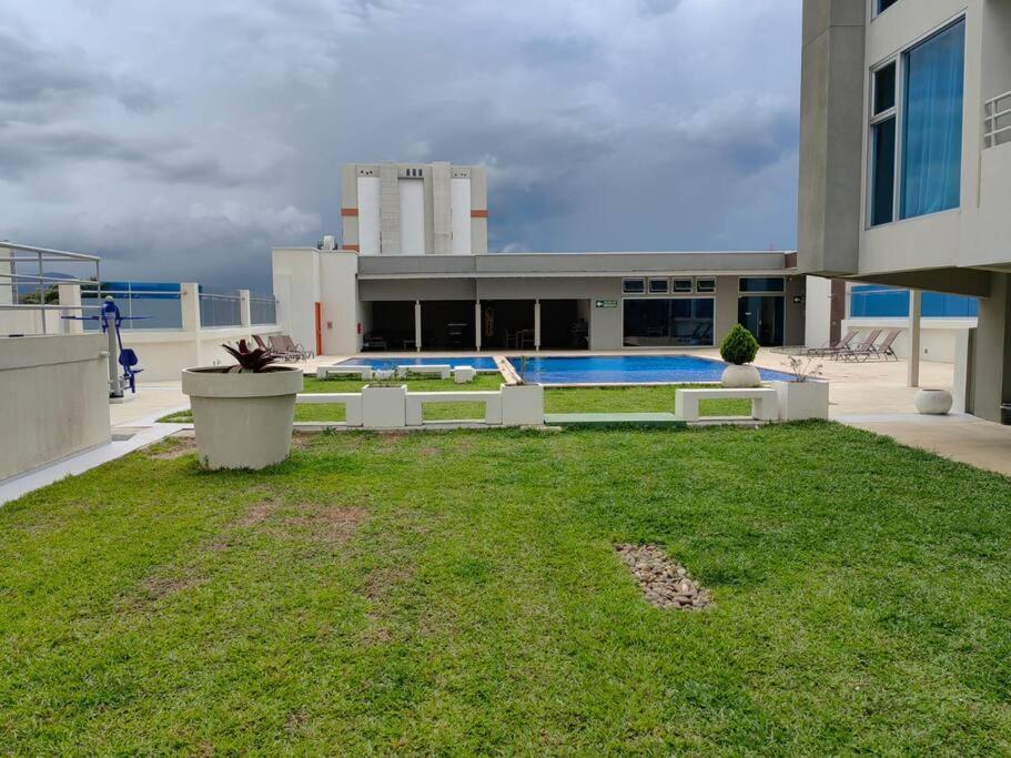 1102 Torre Los Yoses Hermoso Apartamento En Barrio Escalante Sin Parqueo San José Esterno foto