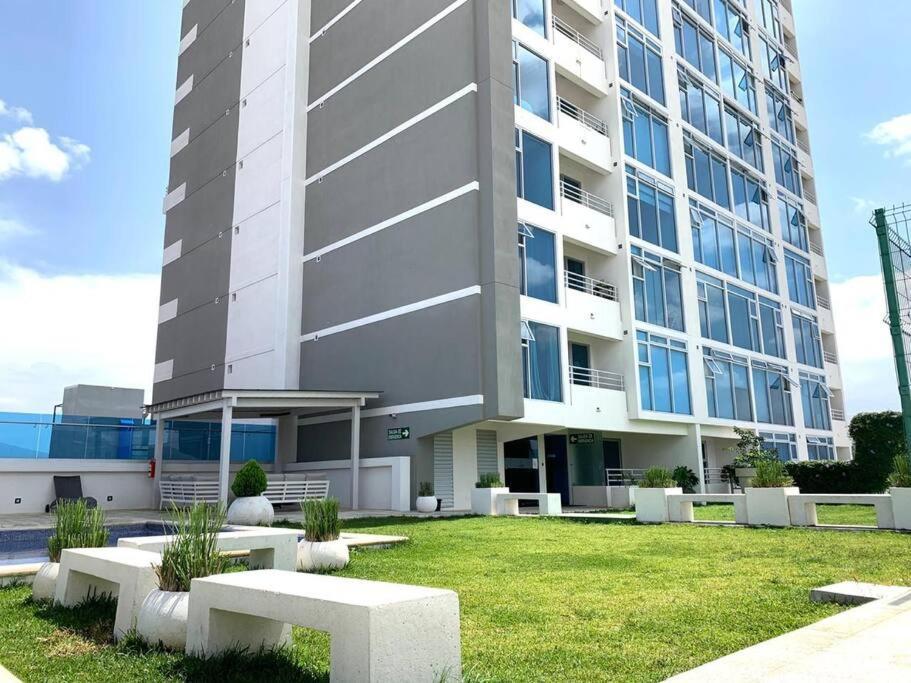 1102 Torre Los Yoses Hermoso Apartamento En Barrio Escalante Sin Parqueo San José Esterno foto