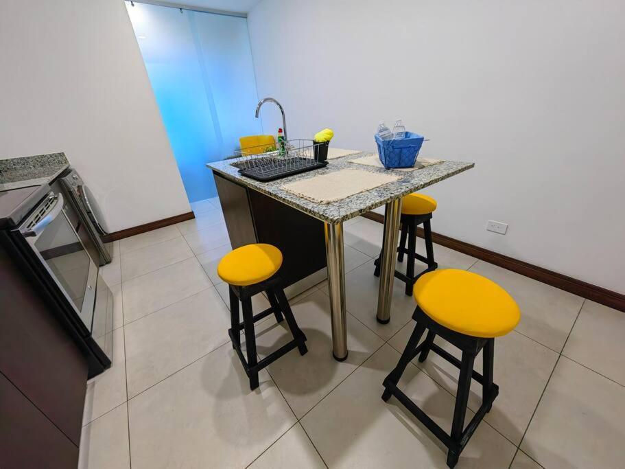 1102 Torre Los Yoses Hermoso Apartamento En Barrio Escalante Sin Parqueo San José Esterno foto